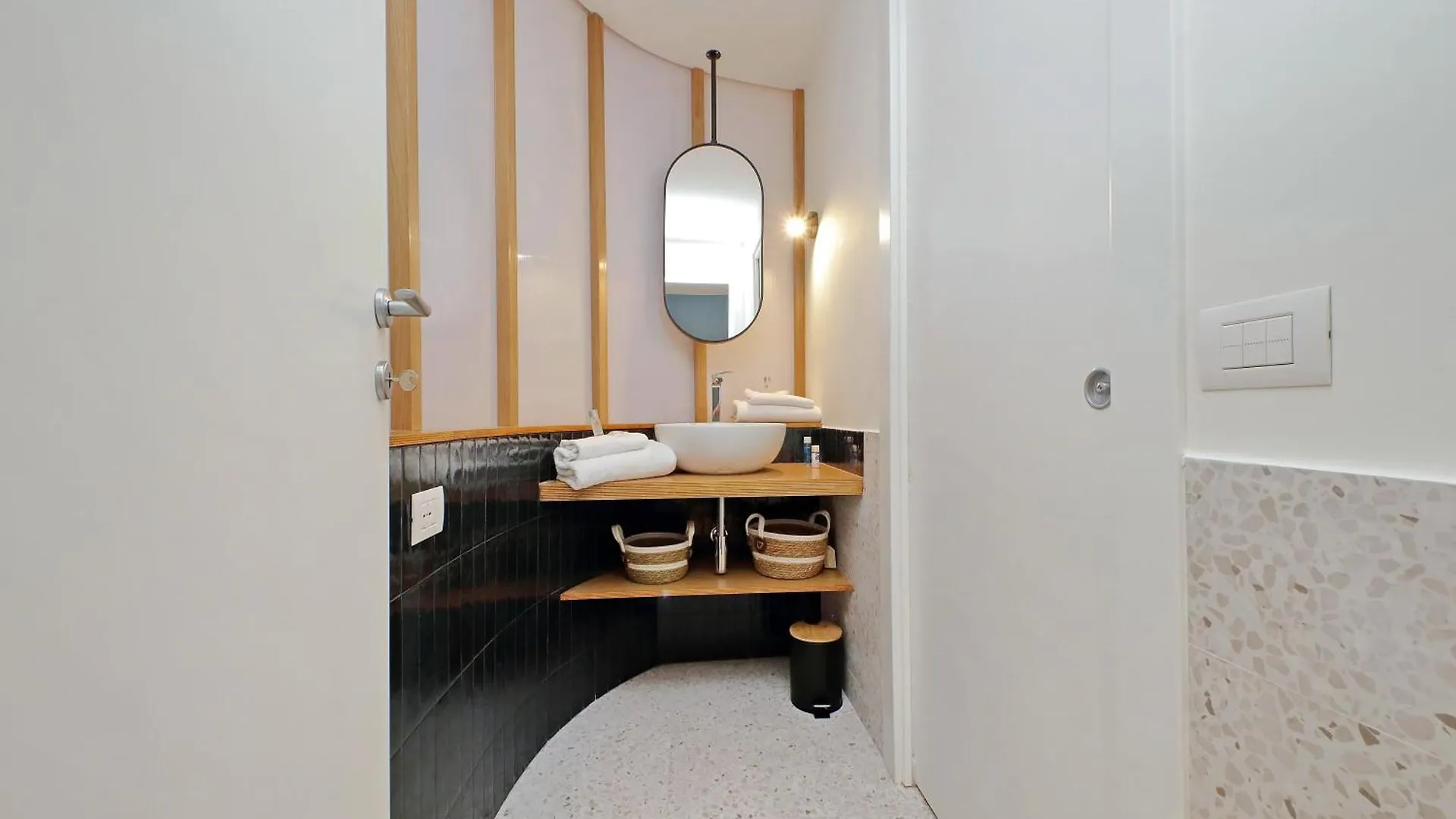 Modern Family Apartment Roma 0*,