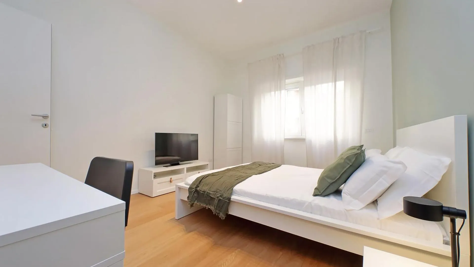 Modern Family Apartment Roma 0*,