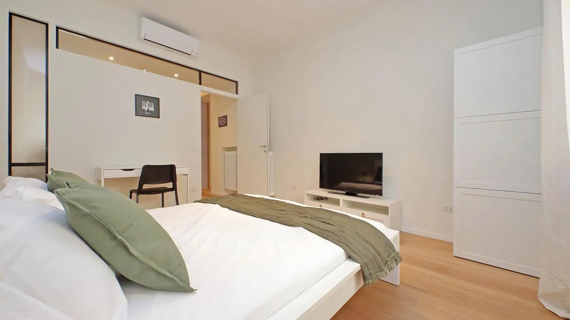 Modern Family Apartment Roma 0*,
